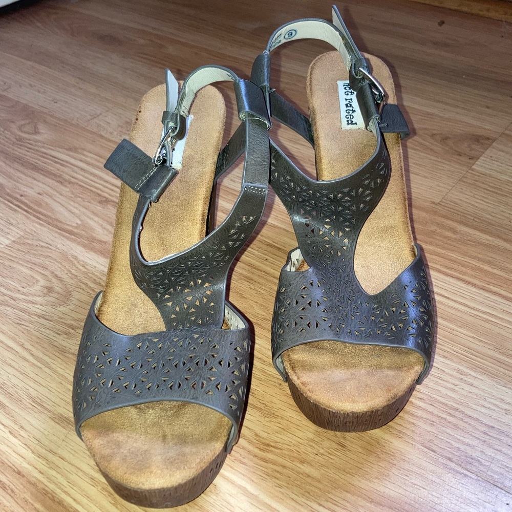 Laser Cut Faux Leather Platform Wood Style Sandal Heels by Not Rated sz 9 - Picture 4 of 9
